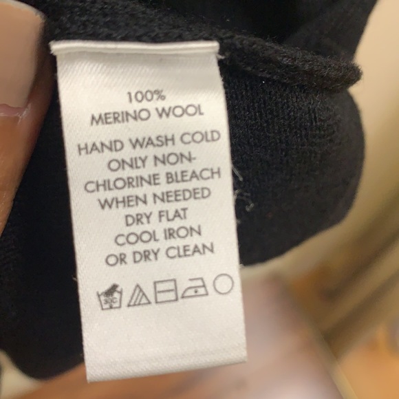 CALVIN KLEIN BLACK SWEATER (M) - Picture 4 of 5